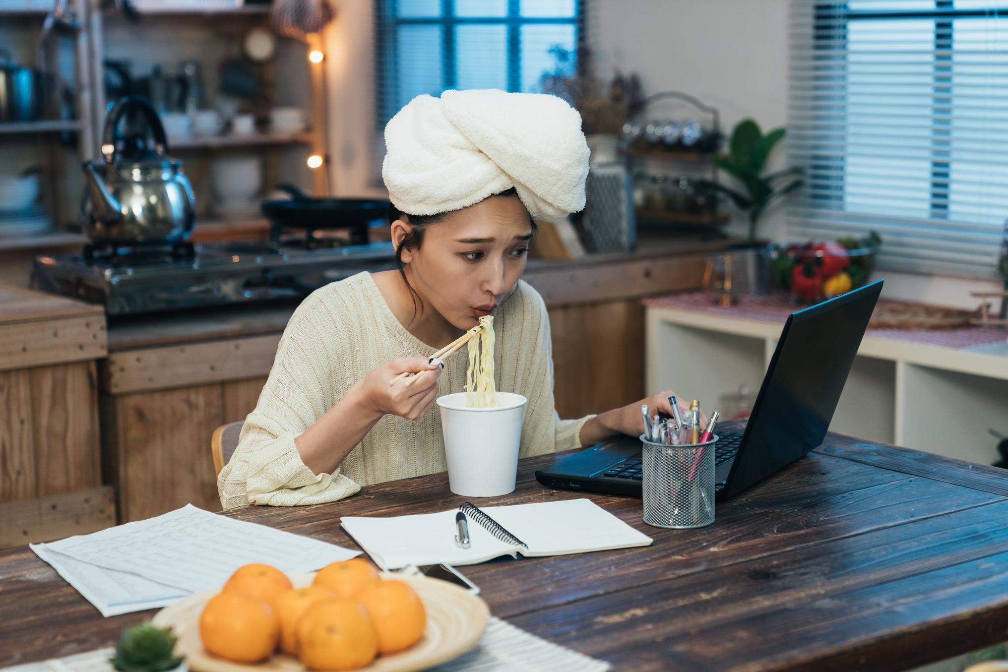 Lezione di cucina online con più studenti